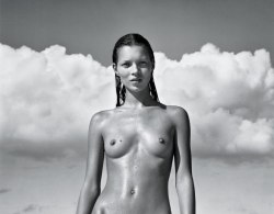  Kate Moss photographed by her then boyfriend Mario Sorrenti