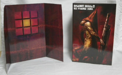 silenthaven:  The packaging for the Pyramid Head statue created