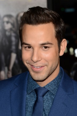 sweeney93:  Skylar Astin from Pitch Perfect :))) 