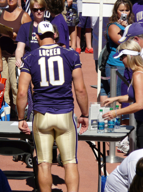 Jake Locker, Washington Huskies and Tennessee Titans