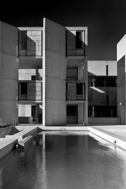 n-architektur:  SD. Salk Plaza Pool by naquib 