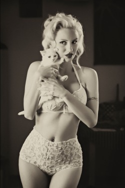 mydarkerside:  kitten ianjamesfoto:  angievonkruger:  Ana Perduv