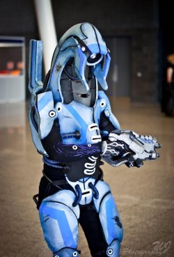 videogamenostalgia:  Geth- Mass Effect Cosplay MCM October 2012 by *PixelMecha