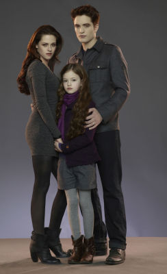 robstenluvholic:  Bella Renesmee and Edward Promo Pic HQ x