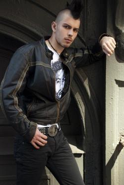 wntyrload:  blackleatherbikerjacket:  prouddane   love the gape