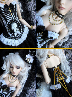 clouetvis:  Gothic Aristocrat [details] by ~ Eglantine ~ on Flickr.