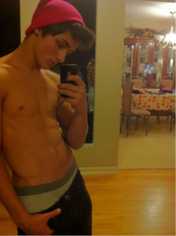 He was to take a picture of himself every day and send it to his new &ldquo;coach&rdquo;. waistbandboy:  Nice waistband shot! 