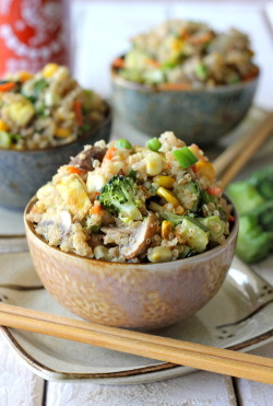 drugetarian:  theroadtohealthyliving:  Vegetarian Quinoa “Fried