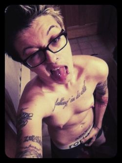 fuckyeahftms:  Riley Konor. 25. Central IL. GenderQueer. Trans*