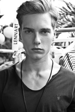 backstagestylediary:  Lennart Richter backstage at Tommy Hilfiger