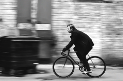 ewanmcgregors-deactivated202009:  Ewan McGregor riding his fixed