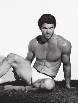 tumblinwithhotties:  Former Scottish rugby player, Thom Evans