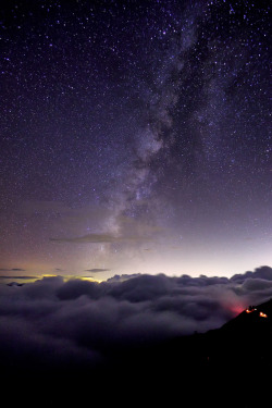 archenland:  above the clouds 雲之上 (by Thunderbolt_TW) 