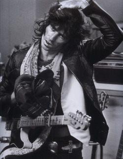 voodoolounge:    Keith Richards backstage during the Tour of