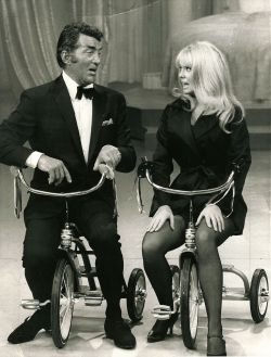 ridesabike:  Dean Martin and Joey Heatherton ride trikes. 