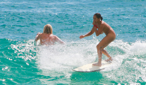xxxelasolympicgames:  Surfing surfchicks:  http://www.surfchicks.tumblr.com Now that looks fun 