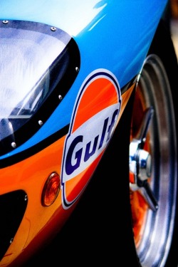 megadeluxe:  Gulf racing Ford GT40 