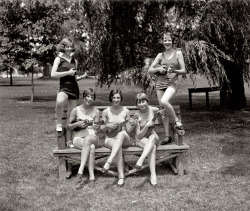 silentcuriosity:   July 9, 1926. Washington, D.C. “Girls in