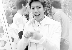  47/50 gifs of Dongwoo 