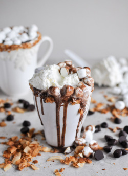 neekaisweird:  Slow Cooker Coconut Hot Chocolate 