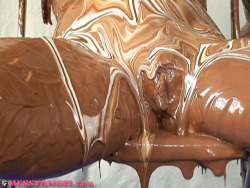 sploshagirl:  girlsingoo:  Marbled chocolate boobs #yum Chocolate