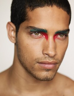 slp-rincess:  hommebeau:  Petition to make eye makeup for guys