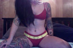 ohnoradeo:  Me and superman wear the same underwear. I wonder