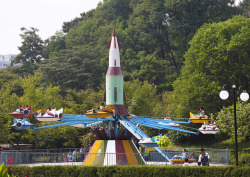 oheydprk:  Rocket turnabout in Fun Fair, Pyongyang North Korea