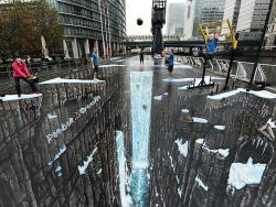 World’s largest 3D painting, at Canary Wharf in London.