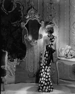 vampdreaminginhollywood:  Photo by Cecil Beaton 