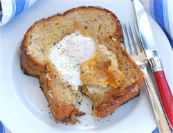 prettybalanced:  Egg-in-the-Hole Grilled Cheese