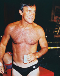 the-self-love-shack:  Robert Conrad  More men should wear speedos.