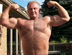 wrestlerswrestlingphotos:  very furry grandaddy flexing arms