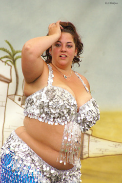 worldbym:  Love the sassy that comes through in these pictures!    Plus-sized belly dancer Aleedra (Med Fest 2007) at http://aleedra.com/    