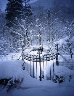 bluepueblo:  Snow Gate, Burlington, Vermont photo via agoodthing