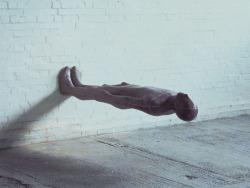 doorja:  Antony Gormley, Edge (1985) 