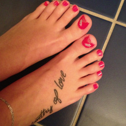 thoughtfultoes: Ready to hookup with the perfect girl that’s