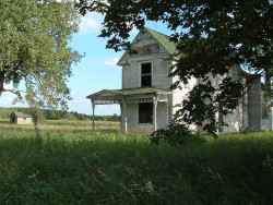 previouslylovedplaces:Creepy Farmhouse by oconnor_jennie on Flickr.