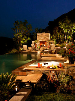 kissmehereplease:  Join me in the hot tub for wine and then cuddle by the fire. 