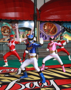 morphinlegacy:  More Images from the Macy’s Parade Practice!