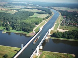 avanteymod:  really-shit:  Magdeburg Water Bridge The Magdeburg