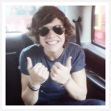 riverphenix:  harry + two thumbs up 