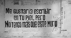 accionpoeticaenchile:  “Me gustaría escribir en tu piel, pero