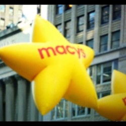 wellitslove:  Happy Thanksgiving! #Macys #Parade #NYC