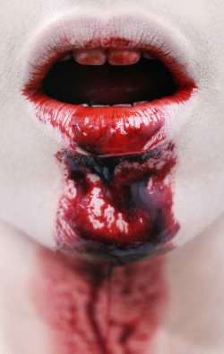 chrislittlerat:bloody teeth 