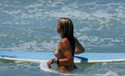 xxxelasolympicgames:  Surfing surfchicks:   Nice  