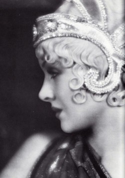 thewomaninthemoon:  Myrna Loy, c. 1930. 