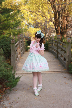 cadney:  A recent, more simple sweet outfit. 