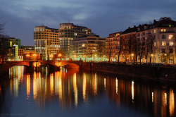 ichliebedichberlin:  Blue sky, blue water and lovely lights by