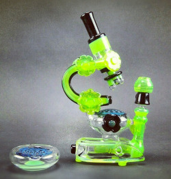 lotsofcake:  My Magnifying er.. um.. Bong [: 